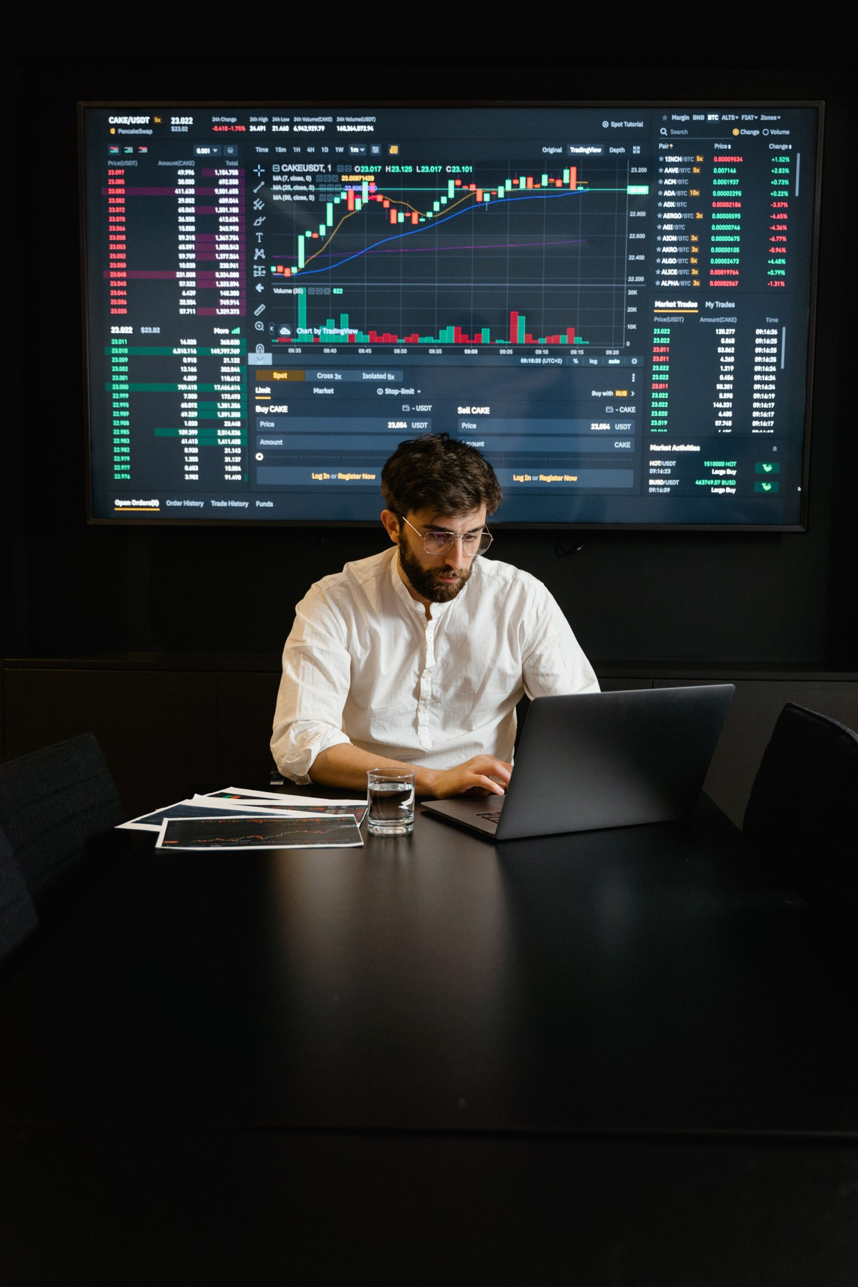 A guy is trading on his laptop